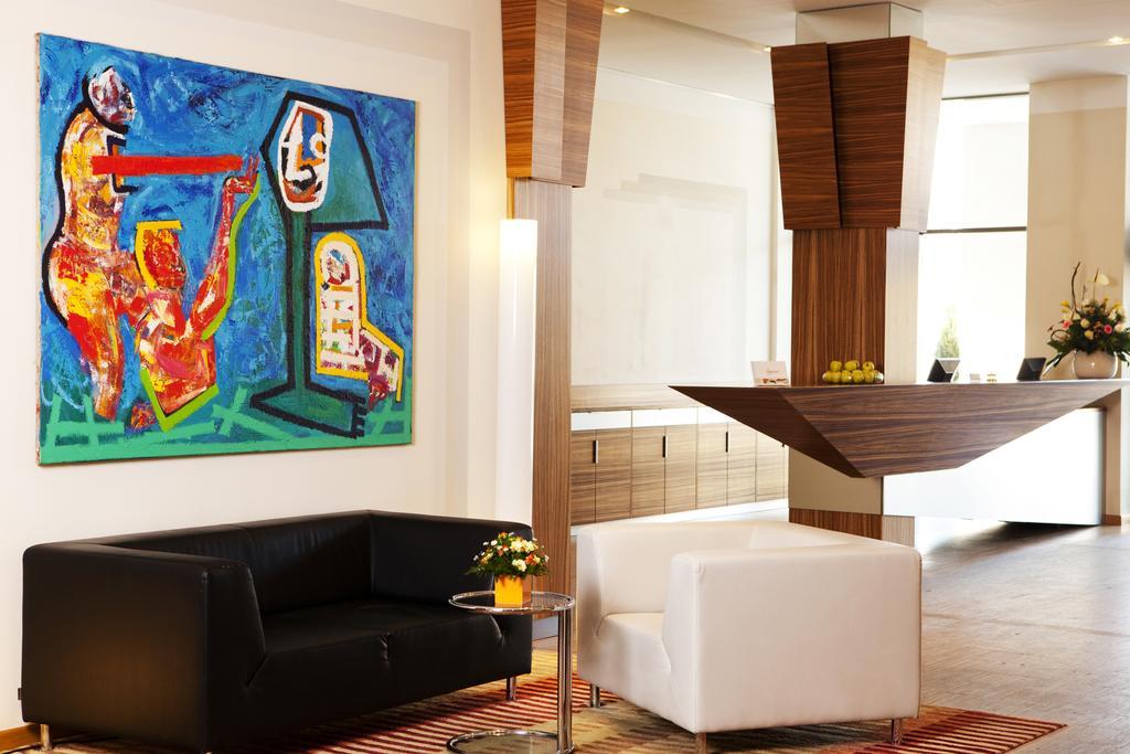 The Gerald'S Hotel Radauţi Bagian luar foto