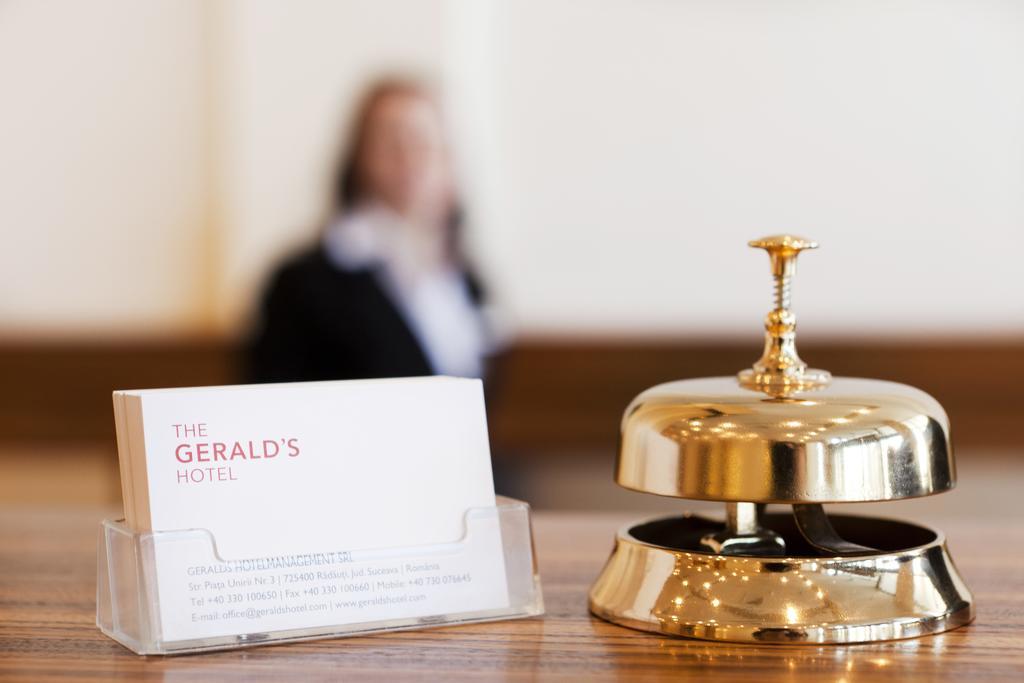 The Gerald'S Hotel Radauţi Bagian luar foto