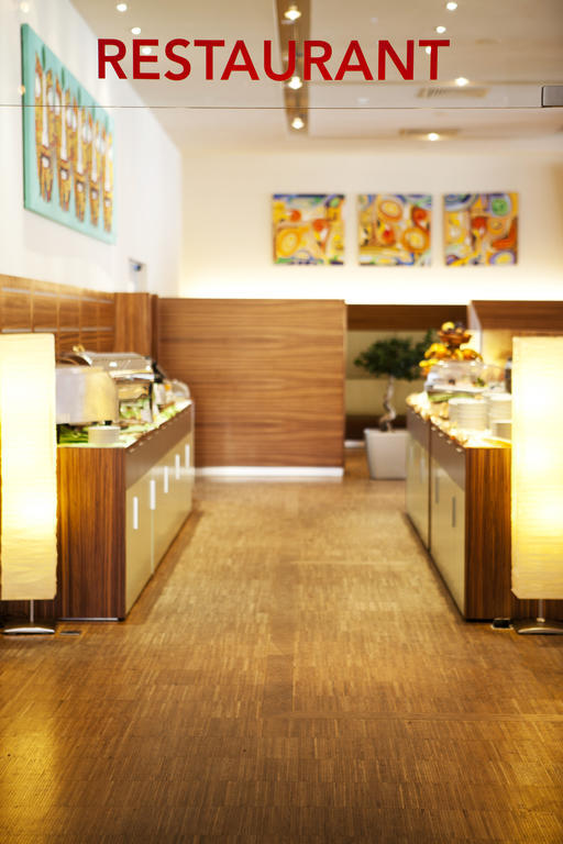The Gerald'S Hotel Radauţi Bagian luar foto