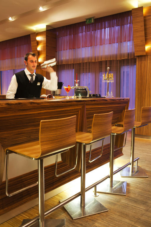 The Gerald'S Hotel Radauţi Bagian luar foto
